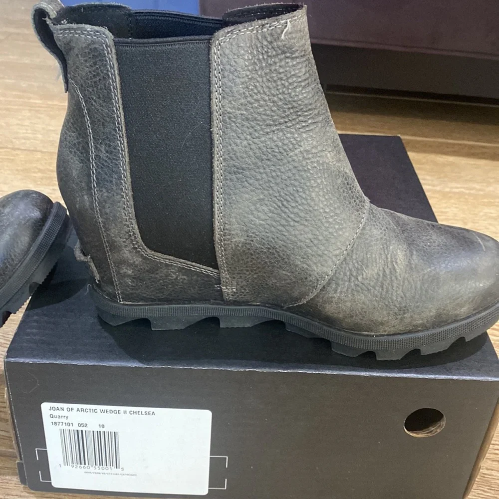 Sorel Joan of Arctic Wedge II Chelsea Gray Ankle Boots (box not included)